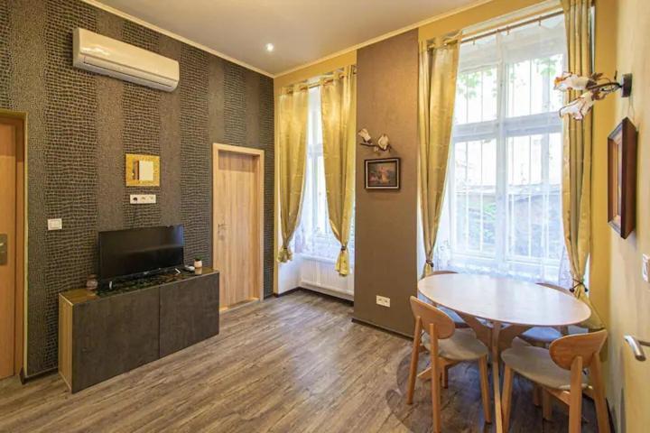 Cozy Homestay At Prague Main Station Eksteriør billede